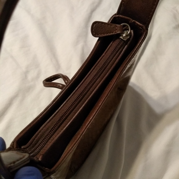 Relic Brand Leathers Woven Leather Purse - Picture 7 of 8